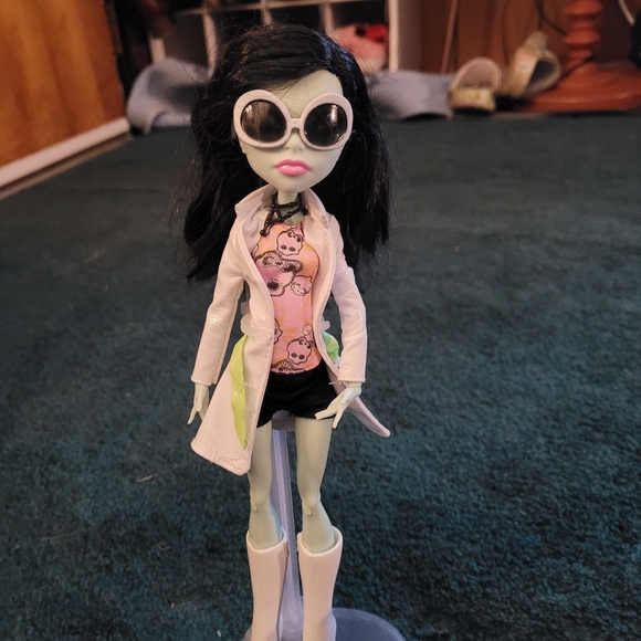 I Love Fashion Scarah Screams - Picture 2 of 3